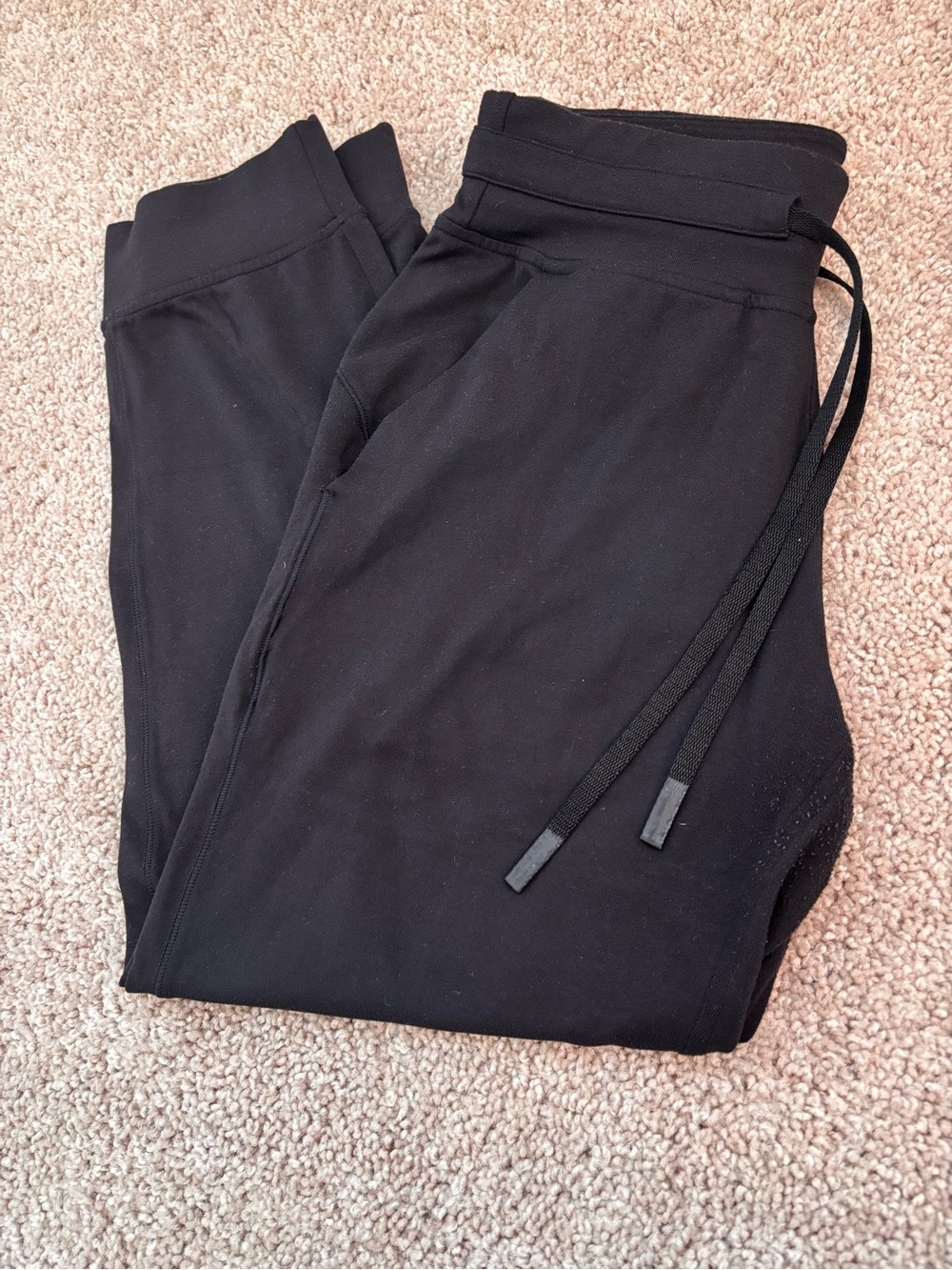 Ready to Rulu Cropped Jogger in black